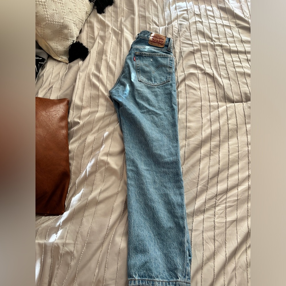 Levi• 501 Ripped Original Stright Jean• 24